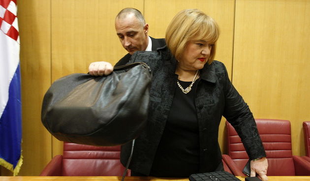 Zagreb, 161112.
Sabor.
Hrvatski Sabor je u nastavku 6. sjednice potvrdio promjene u Vladi nakon ostavke Radimira Cacica. Cacicevo mjesto prvog potpredsjednika Vlade preuzela je Vesna Pusic, a novi ministar gospodarstva je dosadasnji ministar graditeljstva