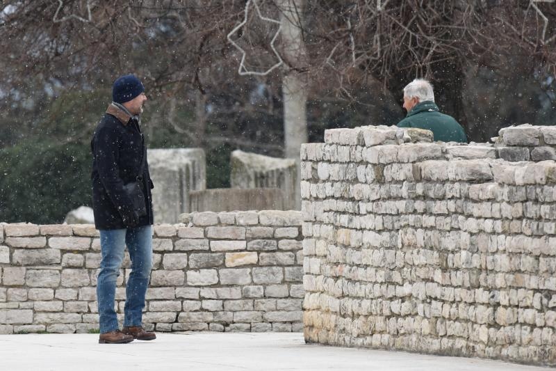 Snježne pahulje za kratko padale po Zadru