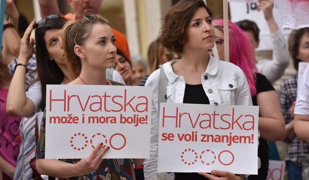 Skup podrške cjelovitoj kurikularnoj reformi “Hrvatska može bolje” na zadarskom Narodnom trgu. Photo. Dino Stanin/PIXSELL