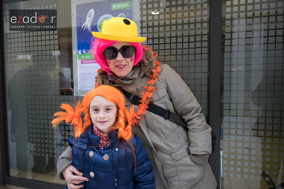 Zadarski karneval 2018: Povorka maškaranih skupina od Gradskih vrata preko Foruma do Narodnog trga Zadarski karneval 2018: Povorka maškaranih skupina od Gradskih vrata preko Foruma do Narodnog trga