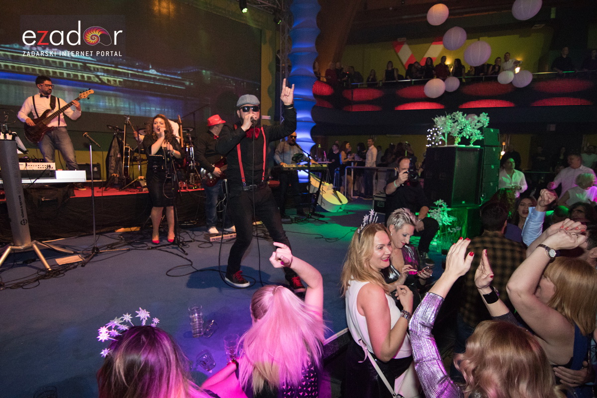 Ludnica u Saturnusu: Najbolji doček u svemiru i šire Ludnica u Saturnusu: Najbolji doček u svemiru i šire