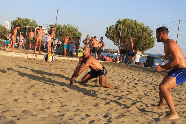 Na plaži Punta u Bibinjama održan 6. Memorijalni turnir u odbojci na pijesku za Tomislav Sikirića – Siku. Foto: Leo Banić Na plaži Punta u Bibinjama održan 6. Memorijalni turnir u odbojci na pijesku za Tomislav Sikirića – Siku. Foto: Leo Banić