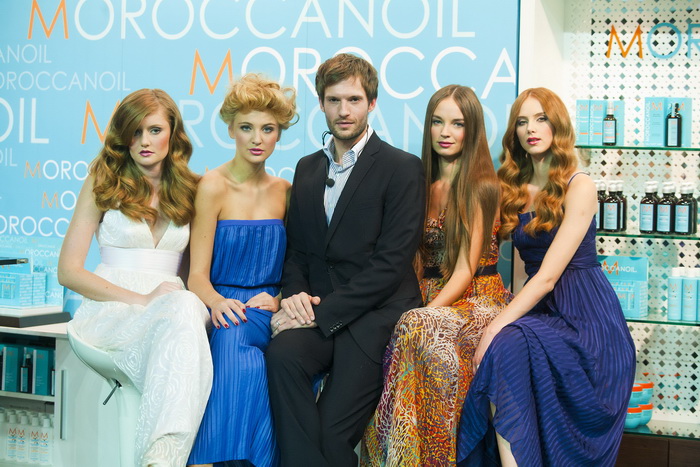 Zagreb, 250911.
U Areni Zagreb 24. i 25.09. odrzava se Beauty i Lifestyle Show, sajam ljepote.
Na slici: Steven Turpin, stilist za Maroccan oil.
Foto: Neja Markicevic / CROPIX Zagreb, 250911.
U Areni Zagreb 24. i 25.09. odrzava se Beauty i Lifestyle Show, sajam ljepote.
Na slici: Steven Turpin, stilist za Maroccan oil.
Foto: Neja Markicevic / CROPIX