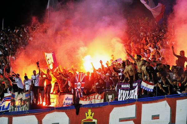 Zagreb, 220513.
Stadion Maksimir.
Finale Hrvatskog kupa, uzvratna utakmica Lokomotiva – Hajduk.
Na slici: navijaci Hajduka, Torcida, bakljada.
Foto: Boris Kovacev / CROPIX Zagreb, 220513.
Stadion Maksimir.
Finale Hrvatskog kupa, uzvratna utakmica Lokomotiva – Hajduk.
Na slici: navijaci Hajduka, Torcida, bakljada.
Foto: Boris Kovacev / CROPIX