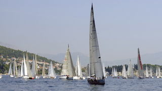 Split, 240911.
Na 80.Mrduja jubilarnoj regati izislo 242 plovila u borbu za veliki trofej. Na startu vjetar nije bio naklonjen jedrilicarima pa su mnogi satima plutali u bonaci.
Na slici:  regata.
Foto: Jadran Babic / CROPIX