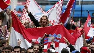 Zagreb, 161112.
Trg bana Jelacica.
Nakon oslobadjajuce presude i provedenih 7 i 5 godina u Haaskom pritvoru za hrvatske generale Antu Gotovinu i Mladena Markaca na zagrebackom glavnom trgu organiziran je velicanstven docek . Oko 16 sati skupilo se desetak