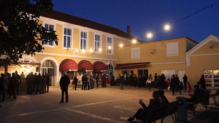 Bibinje: Božićni sajam na Trgu Franje Tuđmana Bibinje: Božićni sajam na Trgu Franje Tuđmana