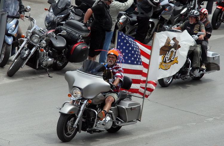 Zadar, 280511.
Odrzana je parada Harley Davidson motora izmedju Zadra i Biograda u kojoj je sudjelovalo vise tisuca motora.
Na slici: detalj s parade.
Foto: Vladimir Ivanov / CROPIX Zadar, 280511.
Odrzana je parada Harley Davidson motora izmedju Zadra i Biograda u kojoj je sudjelovalo vise tisuca motora.
Na slici: detalj s parade.
Foto: Vladimir Ivanov / CROPIX