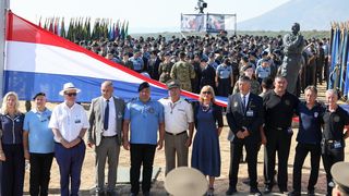 Dan pobjede i domovinske zahvalnosti, Knin: Podizanje zastave Dan pobjede i domovinske zahvalnosti, Knin: Podizanje zastave