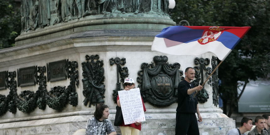 Beograd, 260511. 
Prosvjed na Trgu Republike u Beogradu zbog uhicenja
najtrazenijeg ratnog zlocinca Ratka Mladica. Uhicen je danas u jutarnjim satima u Ulici Vuka Karadzica, u Lazarevu kraj Zrenjanina.  
Foto: Vlado Kos / CROPIX