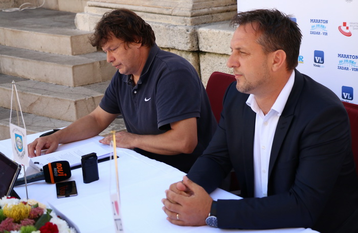 Na zadarskom Narodnom trgu najavljen Virski maraton 2016. Foto: Kažimir Škrbić/Virski list Na zadarskom Narodnom trgu najavljen Virski maraton 2016. Foto: Kažimir Škrbić/Virski list