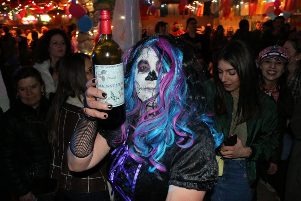 Virske maškare: Maja Šuput zapalila ledenu virsku večer Virske maškare: Maja Šuput zapalila ledenu virsku večer