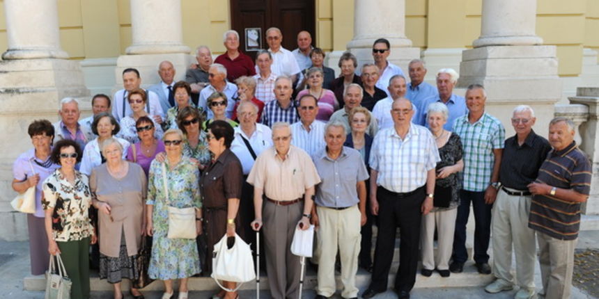 Zadar, 210611.  Danas su maturanti Zadarske gimnazije, danasnje gimnazije Vladimir Nazor proslavili 55. godisnjicu mature. Foto: Andrija Lucic / CROPIX