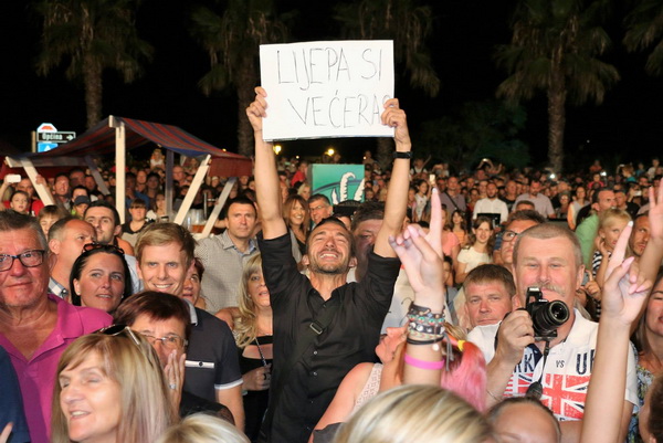 Virska noć 2016: Jelena Rozga i spektakularni vatromet za 25 tisuća fanova. Foto: Virski list