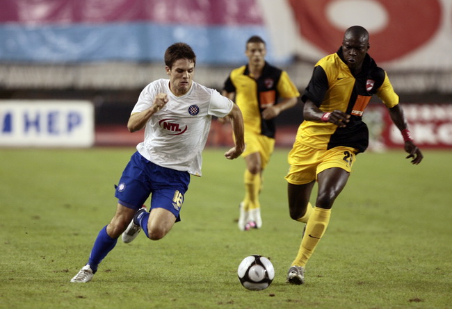 Split 050810.
Stadion NK Hajduka u Poljudu
Predkolo Evropskog kupa : NK Hajduk – Dinamo Bukurest
Na fotografiji : Mirko Oremus i Mdoye Ousmame.
Foto: Vladimir Dugandzic / CROPIX Split 050810.
Stadion NK Hajduka u Poljudu
Predkolo Evropskog kupa : NK Hajduk – Dinamo Bukurest
Na fotografiji : Mirko Oremus i Mdoye Ousmame.
Foto: Vladimir Dugandzic / CROPIX