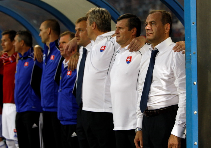 Bratislava, Slovacka, 110810.
Stadion Pasienky.
Medjunarodna  prijateljska nogometna utakmica 
Slovacka – Hrvatska
Na fotografiji: prvi s desna Vladimir Weiss slovacki izbornik.
Foto: Ronald Gorsic / CROPIX
