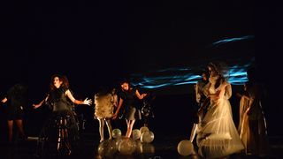 Dragon teatar- “POE – Nikad više”, foto: Iva Perinčić Dragon teatar- “POE – Nikad više”, foto: Iva Perinčić