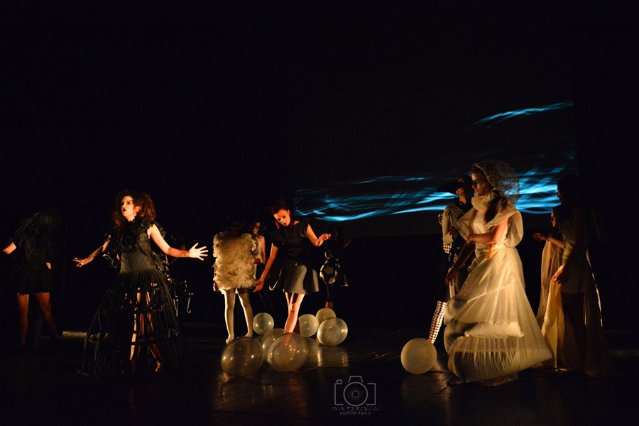 Dragon teatar- “POE – Nikad više”, foto: Iva Perinčić Dragon teatar- “POE – Nikad više”, foto: Iva Perinčić