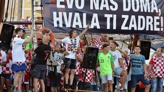 Svečani doček zadarskih Vatrenih: Jedrenjakom Branimir plovili od Gradskog mosta do gata na zadarskoj rivi