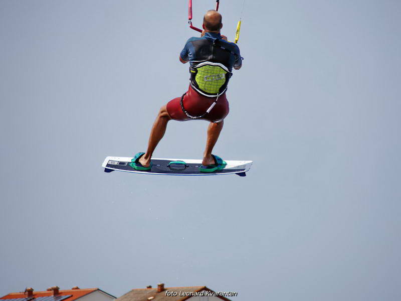 Kite surferi guštaju u Ninu