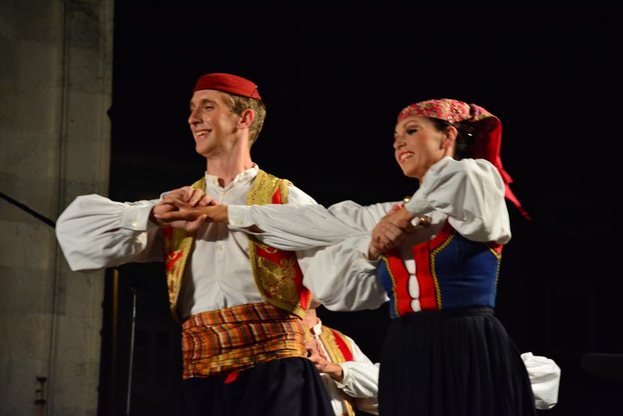 Nastup ansambla Lado ispred crkve sv. Marije ; foto Iva Perinčić Nastup ansambla Lado ispred crkve sv. Marije ; foto Iva Perinčić