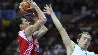 Katowice, 180909.
Dvorana Sport Arena Spodek.
Europsko prvenstvo u kosarci u Poljskoj, cetvrtfinale izmedju Slovenije i Hrvatske.
Na slici: Roko Leni Ukic.
Foto: Drago Sopta  / CROPIX