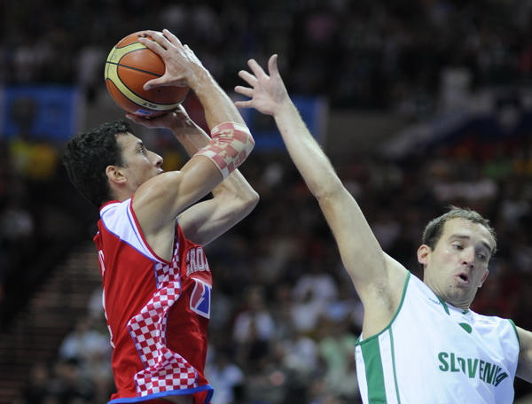 Katowice, 180909.
Dvorana Sport Arena Spodek.
Europsko prvenstvo u kosarci u Poljskoj, cetvrtfinale izmedju Slovenije i Hrvatske.
Na slici: Roko Leni Ukic.
Foto: Drago Sopta  / CROPIX