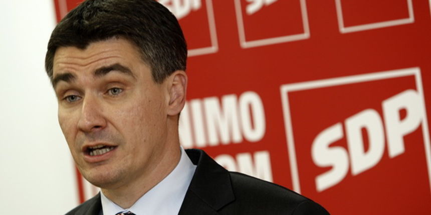 Zagreb, 010709. U sjedistu SDP-a na Iblerovom trgu predsjednik stranke Zoran Milanovic okruzen najblizim suradnicima odrzao je konferenciju za novinare povodom ostavke predsjednika vlade RH Ive Sanadera. Foto: Dragan Matic / CROPIX