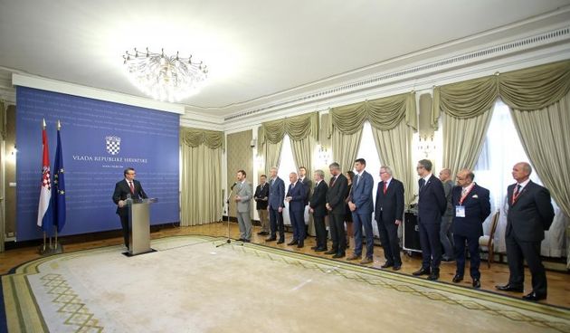 Predsjednik tehnicke Vlade Tihomir Oreskovic primio je predstavnike Europskih sveucilisnih igra Zagreb-Rijeka 2106. Tihomir Oreskovic, Adam Roczek