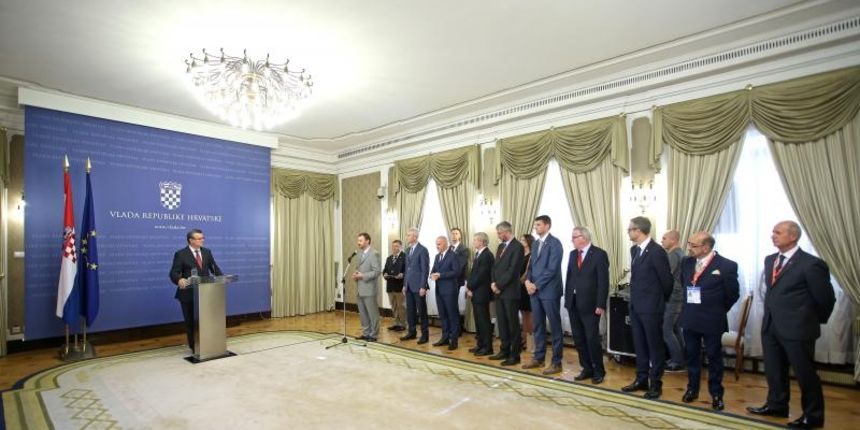 Predsjednik tehnicke Vlade Tihomir Oreskovic primio je predstavnike Europskih sveucilisnih igra Zagreb-Rijeka 2106. Tihomir Oreskovic, Adam Roczek Predsjednik tehnicke Vlade Tihomir Oreskovic primio je predstavnike Europskih sveucilisnih igra Zagreb-Rijeka 2106. Tihomir Oreskovic, Adam Roczek