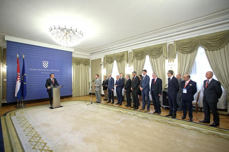 Predsjednik tehnicke Vlade Tihomir Oreskovic primio je predstavnike Europskih sveucilisnih igra Zagreb-Rijeka 2106. Tihomir Oreskovic, Adam Roczek Predsjednik tehnicke Vlade Tihomir Oreskovic primio je predstavnike Europskih sveucilisnih igra Zagreb-Rijeka 2106. Tihomir Oreskovic, Adam Roczek