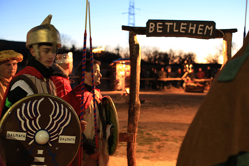 Blagdanski koncert okupio je brojne izvođače. Nastupio je Marko Perković Thompson, klapa Luna, klapa Kalelarga, klapa Hrvace