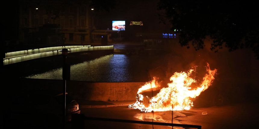 U Zadru plamen progutao BMW U Zadru plamen progutao BMW