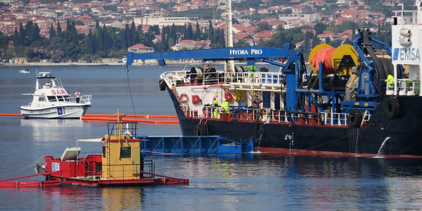 Nacionalna pokazna vjezba suzbijanja oneciscenja mora Jadran-17 u u akvatoriju Kastelanskog zaljeva