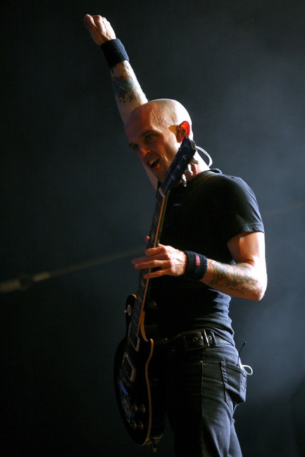 Zagreb, 220610.
Na Jarunu se od 21.-23.06. odrzava glazbeni spektakl T-Mobile INmusic festival na kojem ce nastupiti mnogobrojni izvodjaci kako iz zemlje tako i svijeta.
Danas se odrzao drugi dan.
Na slici: Rise against.
Foto: Neja Markicevic / CROPIX Zagreb, 220610.
Na Jarunu se od 21.-23.06. odrzava glazbeni spektakl T-Mobile INmusic festival na kojem ce nastupiti mnogobrojni izvodjaci kako iz zemlje tako i svijeta.
Danas se odrzao drugi dan.
Na slici: Rise against.
Foto: Neja Markicevic / CROPIX