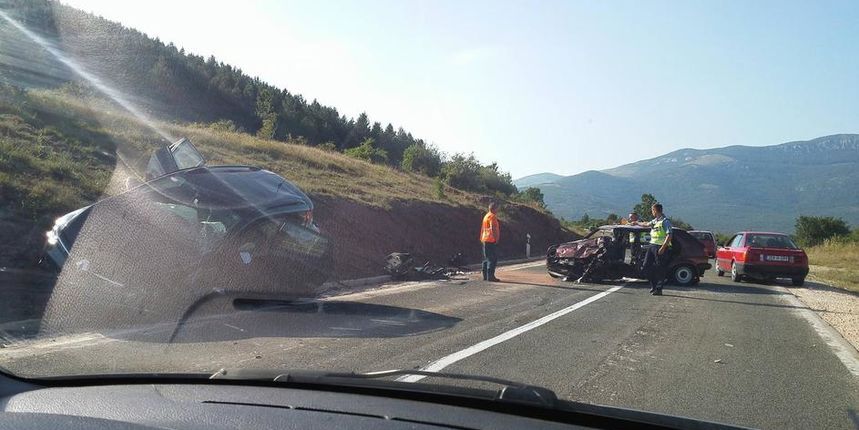 Prometna nesreća kod Gračaca. Foto: 24sata.hr