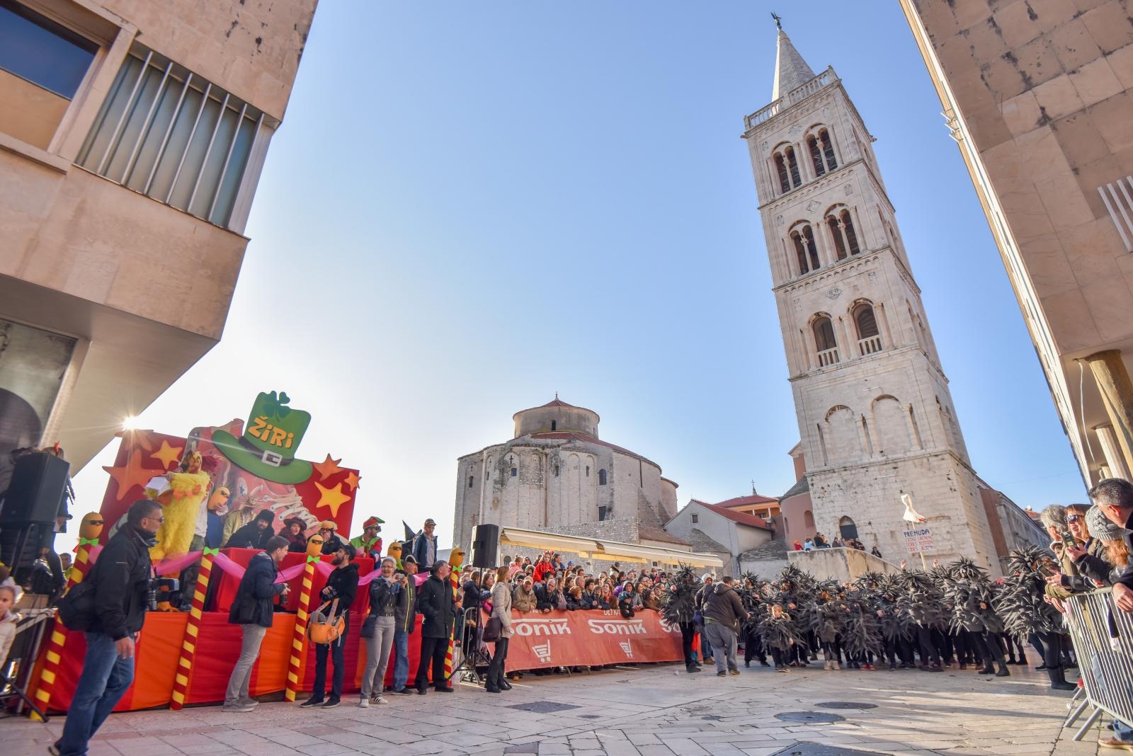 Zadarski karneval 2018: Povorka maškaranih skupina gradskim ulicama Zadarski karneval 2018: Povorka maškaranih skupina gradskim ulicama