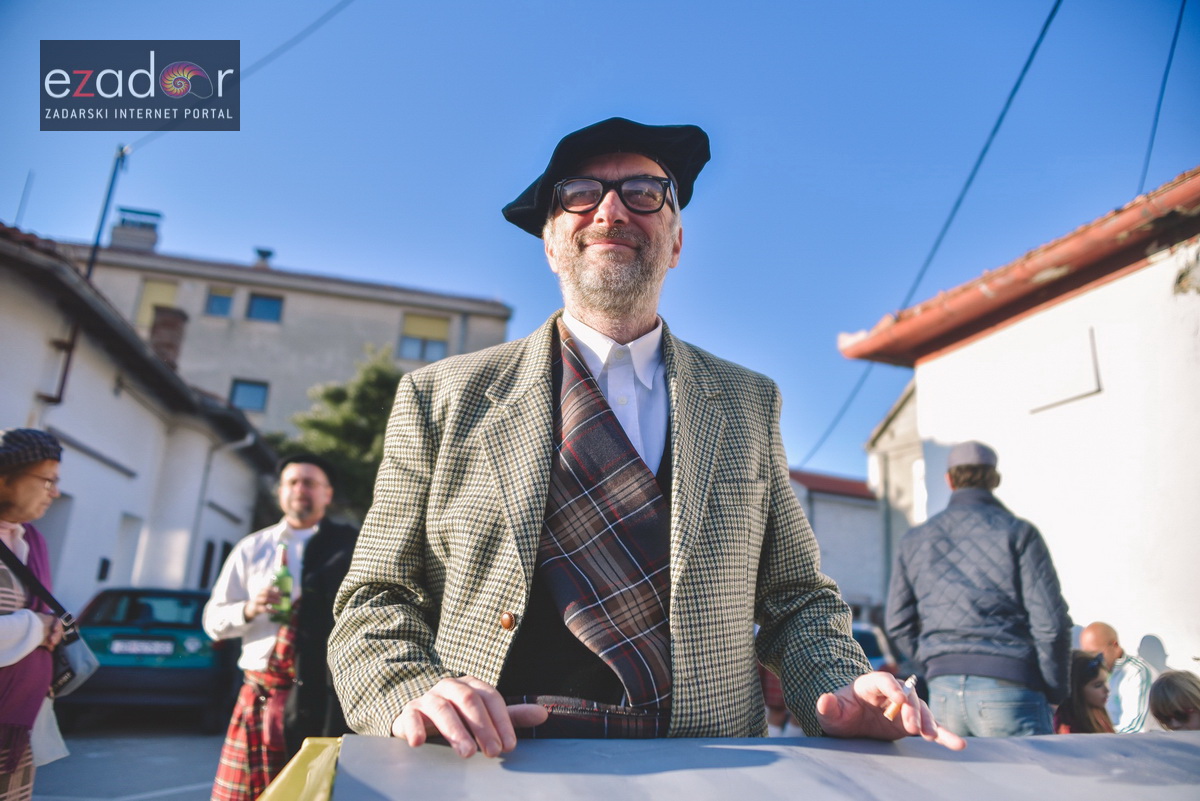 Škotski kiltovi preplavili zadarske Stanove Škotski kiltovi preplavili zadarske Stanove