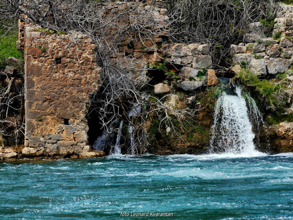 Pješačka staza Obrovac – Jankovića buk