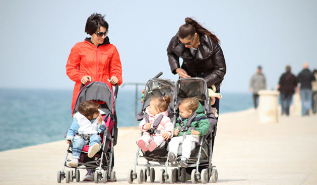 Đir po gradu  5. travnja 2012. majčinstvo (foto:Saša Čuka)