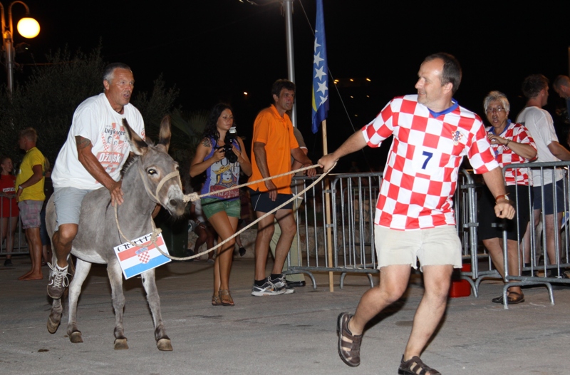 Tisno: 6. Međunarona “Trka tovarov”, Foto: Edin Kadić Tisno: 6. Međunarona “Trka tovarov”, Foto: Edin Kadić