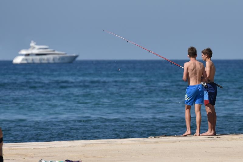 Turisti i građani uživali su u subotu u prekrasnom rujanskom danu babljeg ljeta. Photo: Dino Stanin/PIXSELL Turisti i građani uživali su u subotu u prekrasnom rujanskom danu babljeg ljeta. Photo: Dino Stanin/PIXSELL
