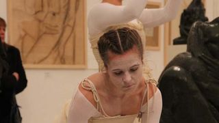 Glazbeno-plesni performans “Ona koja nosi”, foto: Iva Perinčić Glazbeno-plesni performans “Ona koja nosi”, foto: Iva Perinčić