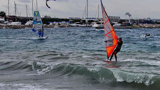 Kiteri i surferi uživali u jakom jugu