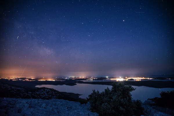 Prekrasan pogled na Mliječni put na noćnom nebu iznad Kamenjaka. Foto: Vinko Pešić Prekrasan pogled na Mliječni put na noćnom nebu iznad Kamenjaka. Foto: Vinko Pešić