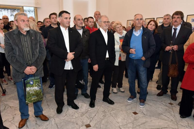 U Gradskoj loži otvorena izložba fotografija posvećena “zlatnoj kopački” – Josipu Skoblaru. Foto: Dino Stann/PIXSELL