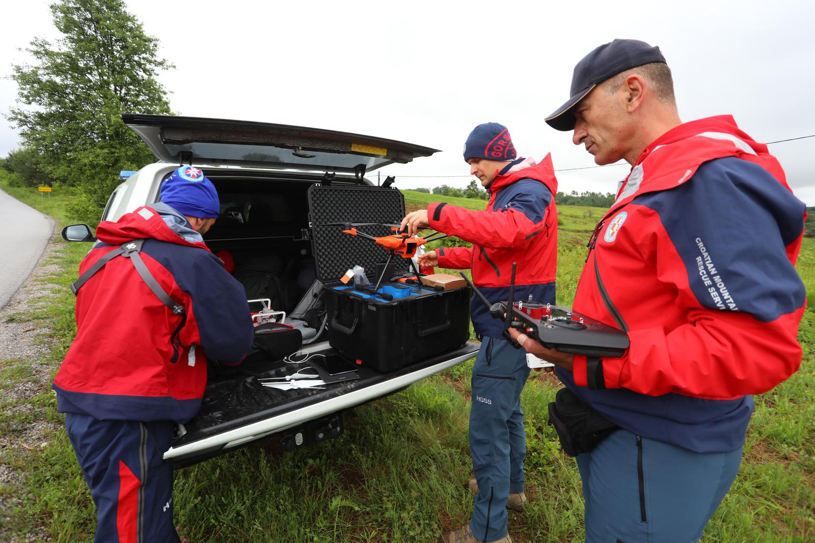 Rakovica: HGSS dronom pronašao nestalu cessnu
