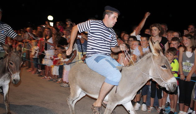 Sukosan: 40. Trka tovarov “Memorijal kenje Vijole” i 6. Noc svicarenja 8. kolovoza 2010.