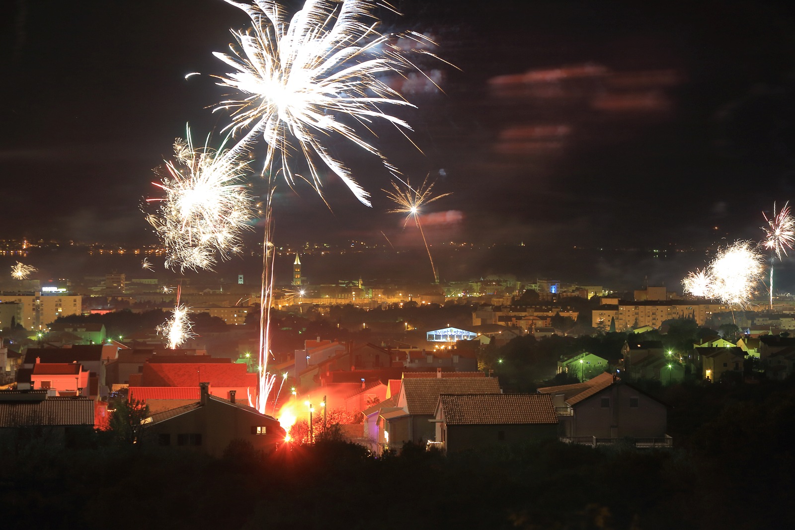 Zadarski doček Nove godine uz veliki vatromet Zadarski doček Nove godine uz veliki vatromet
