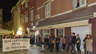 Klub studenata Antifijaka organizirao mirni prosvijed ispred Županijskog suda u Zadru
